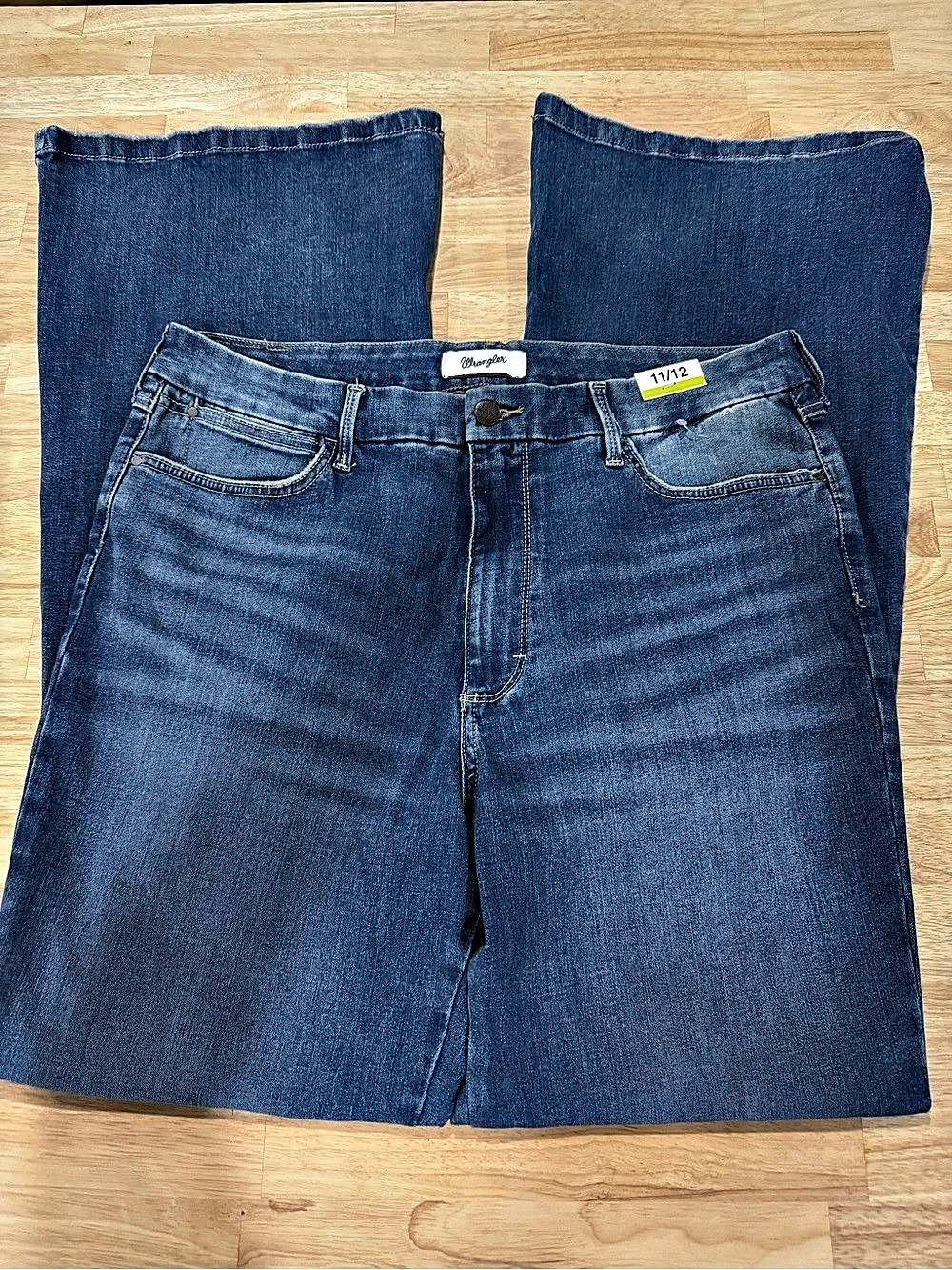 Wrangler Women's Cowboy Cut Slim Fit Stretch Jean Boot Cut Jeans Blue Waist